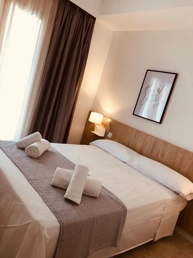 ***  Hotel Victori Es Castell  Spanien